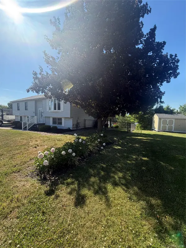 33 Lincoln CIR, Wallkill, NY 12589