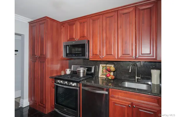 78 South Clinton AVE #3B, Bay Shore, NY 11706