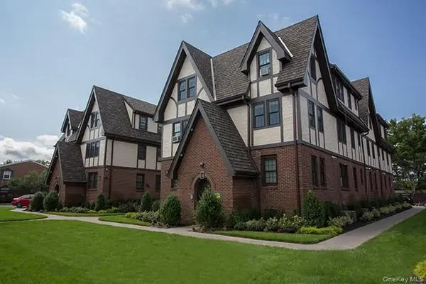 78 South Clinton AVE #3B, Bay Shore, NY 11706