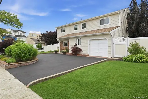 2461 Riviera LN, Bellmore, NY 11710