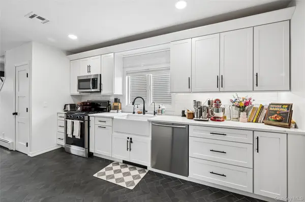 104 Park AVE, Babylon, NY 11702