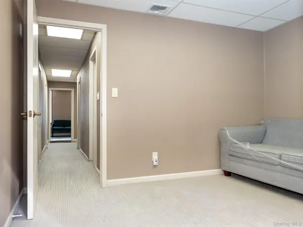 215 Willis AVE #1st Fl, Mineola, NY 11501