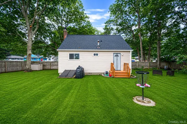119 Parkwood DR, Shirley, NY 11967