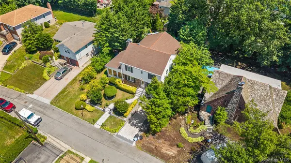 74 Elaine TER, Yonkers, NY 10701