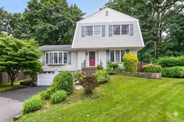 8 Tuscan CT, Huntington, NY 11746