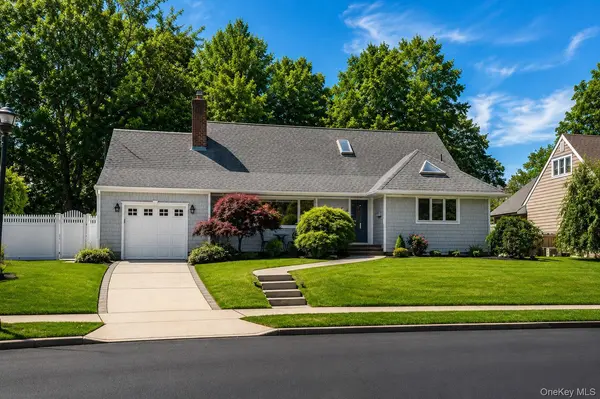 2184 Seneca DR, Merrick, NY 11566