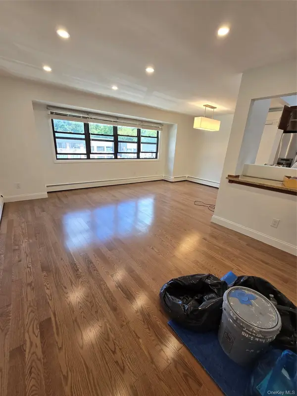 240-29 70 AVE #2, Douglaston, NY 11362