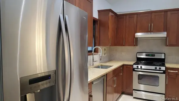 240-29 70 AVE #2, Douglaston, NY 11362