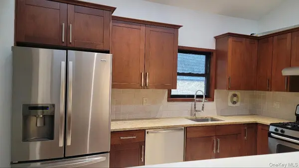 240-29 70 AVE #2, Douglaston, NY 11362