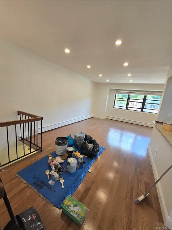 240-29 70 AVE #2, Douglaston, NY 11362