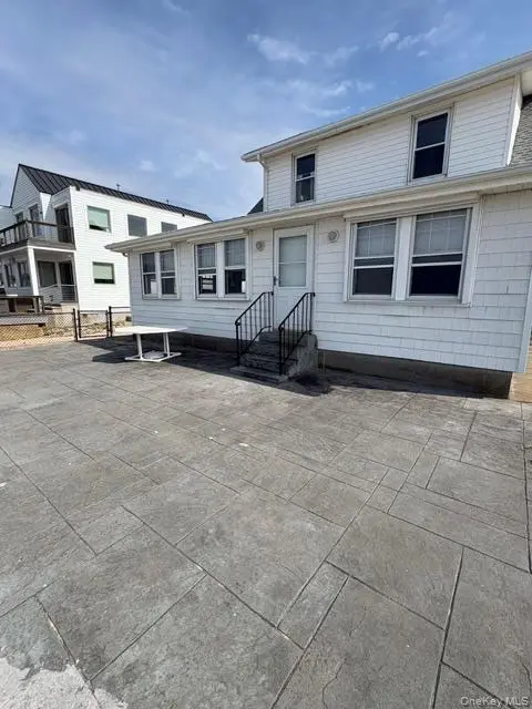 18 Howard RD, Bayville, NY 11709
