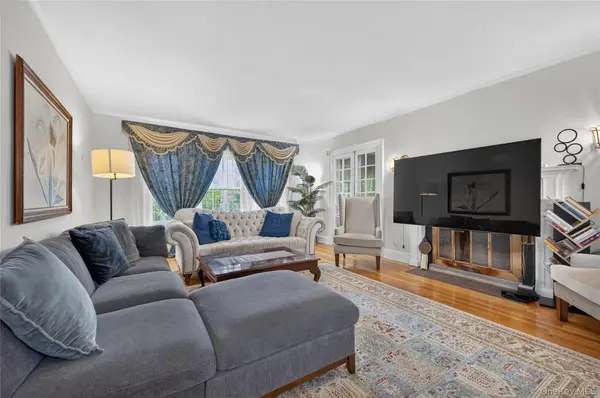 5 Kohlsaat CT, Smithtown, NY 11787