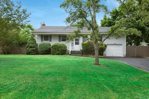 10 Brian DR, East Islip, NY 11730