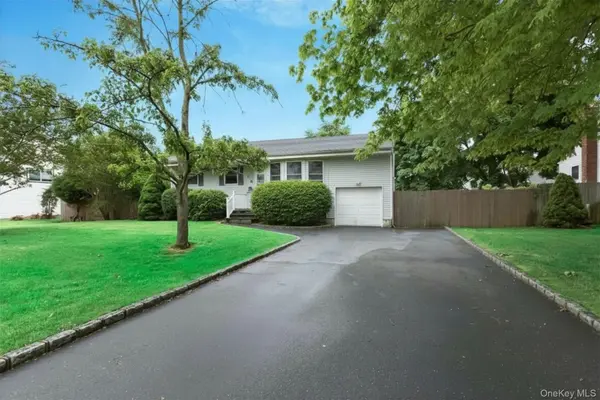 10 Brian DR, East Islip, NY 11730