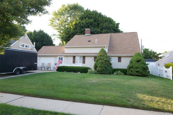 245 Sprucewood DR, Levittown, NY 11756