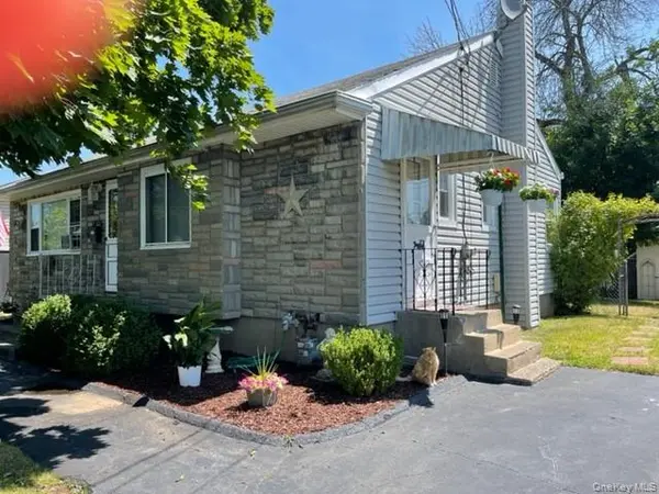 8 Rochelle CT, Stony Point, NY 10980