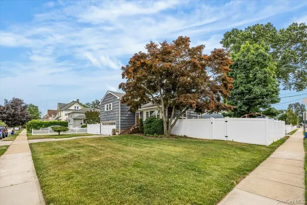 38 Driscoll AVE, Rockville Centre, NY 11570
