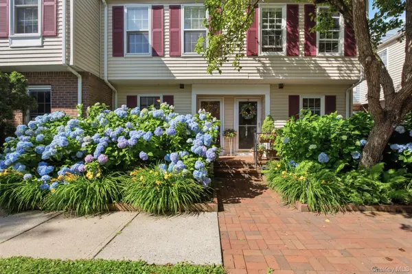 22 Washington Mews #22,  Port Chester,  NY 10573