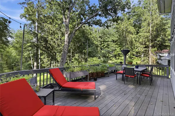 131 Douglas RD, Chappaqua, NY 10514