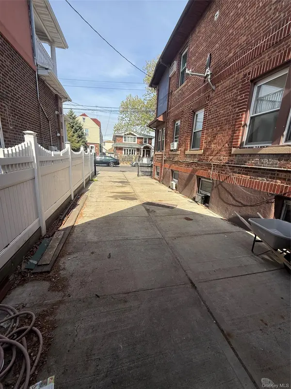 13515 127th ST, South Ozone Park, NY 11420