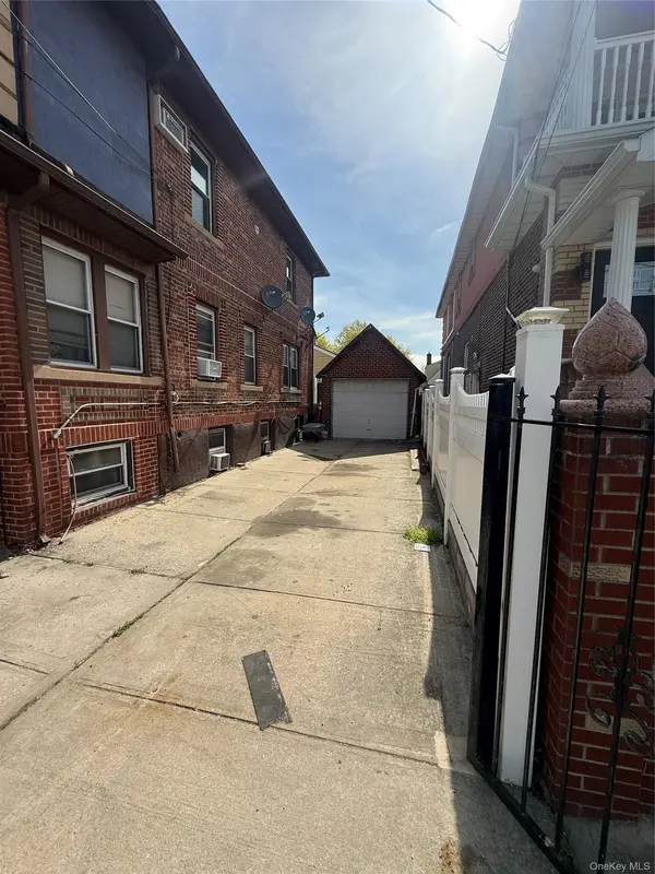 13515 127th ST, South Ozone Park, NY 11420