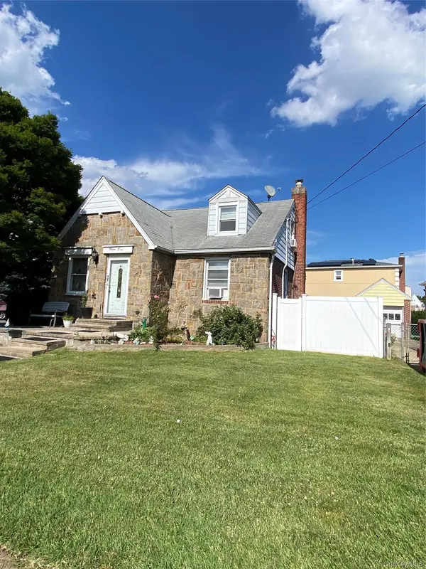 35 Nassau BLVD, West Hempstead, NY 11552