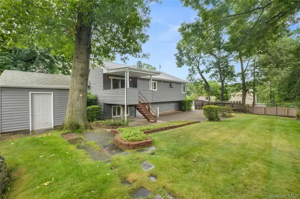 142 Mohican AVE, Ronkonkoma, NY 11779