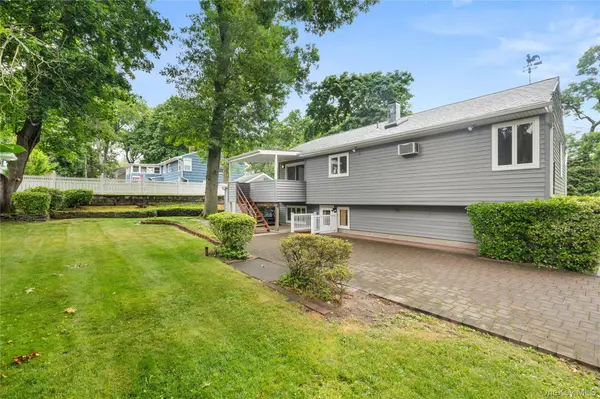142 Mohican AVE, Ronkonkoma, NY 11779