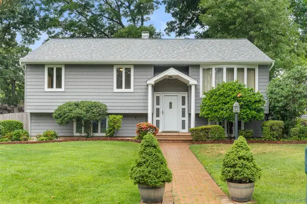 142 Mohican AVE, Ronkonkoma, NY 11779