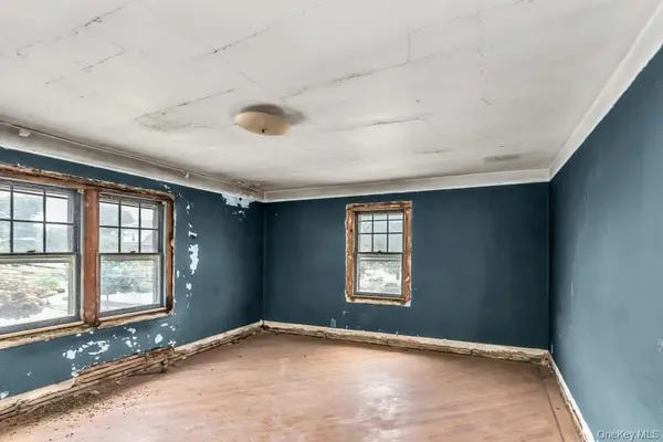200 Bixley Heath, Lynbrook, NY 11563