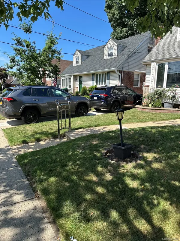 90 Clearstream AVE, Valley Stream, NY 11580