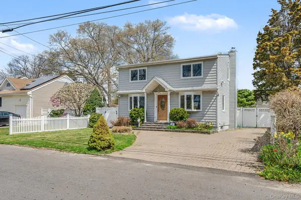408 N Broome AVE, Lindenhurst, NY 11757