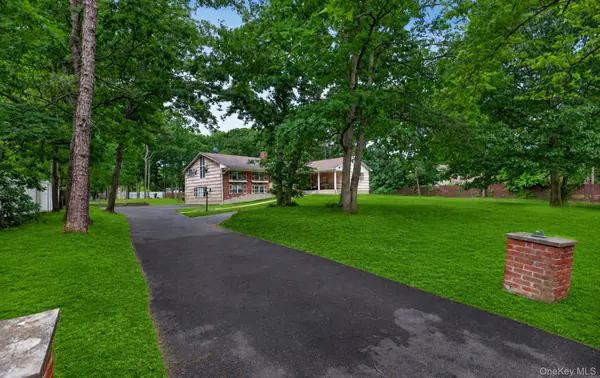 10 Otsego AVE, Dix Hills, NY 11746