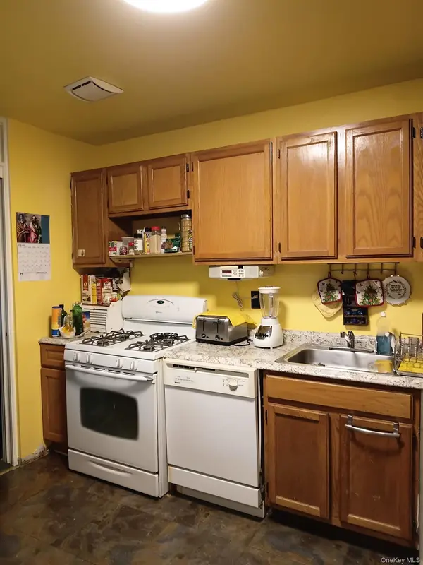 51-09 99 ST #12C, Rego Park, NY 11368