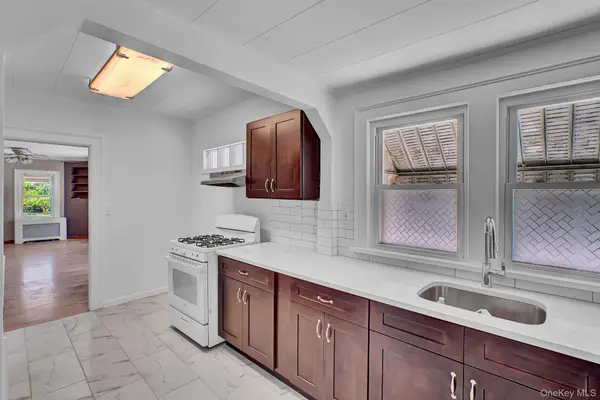 100 Irving AVE, Floral Park, NY 11001