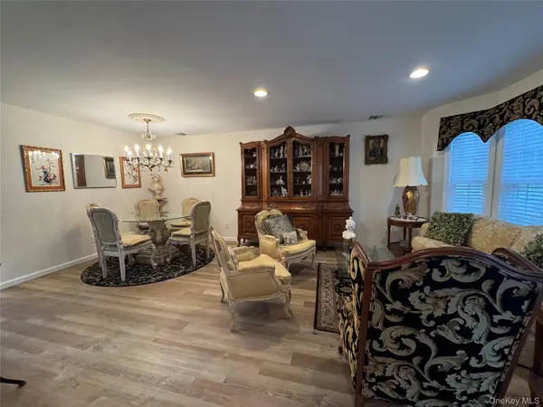 891 Altessa BLVD, Melville, NY 11747