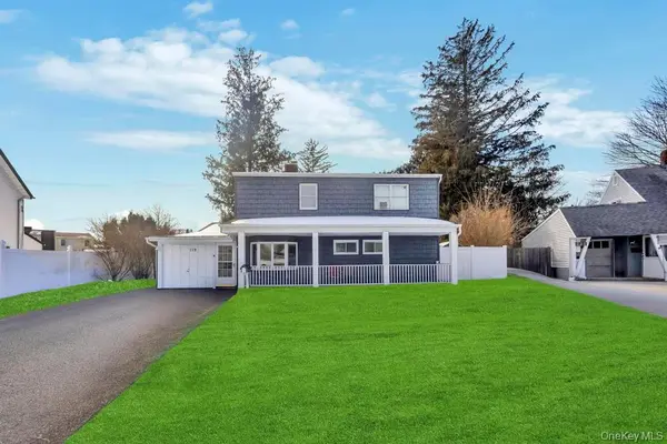 119 Scooter LN, Hicksville, NY 11801