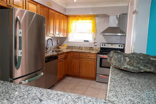 23 Peters BLVD, Central Islip, NY 11722
