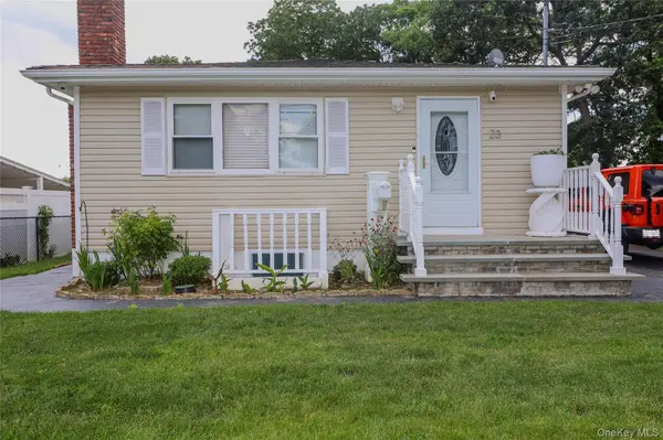 23 Peters BLVD, Central Islip, NY 11722