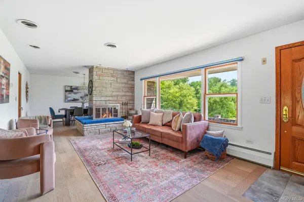 21 Vail RD, Poughkeepsie, NY 12603