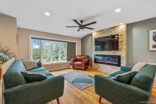194 Missouri AVE, Bay Shore, NY 11706