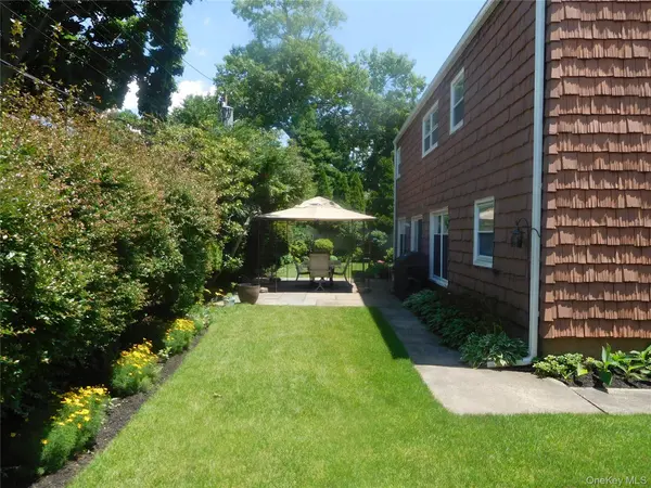 1396 Van Nostrand PL, North Merrick, NY 11566