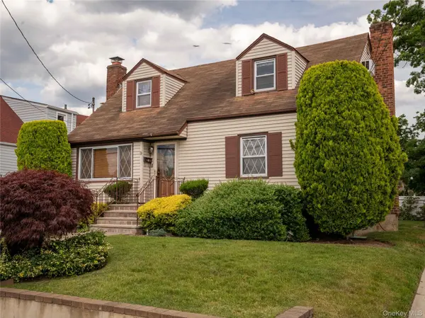9 Satterie AVE, Valley Stream, NY 11580