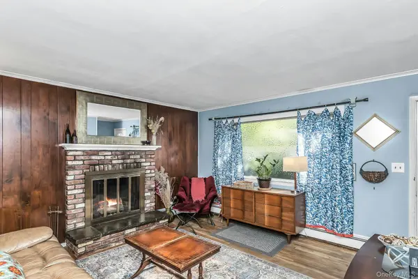 23 Lambert AVE, Mastic, NY 11950