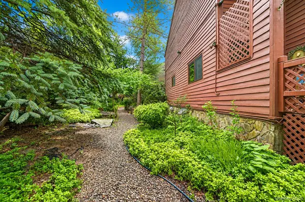 53 Meadowlark LN, Woodridge, NY 12789