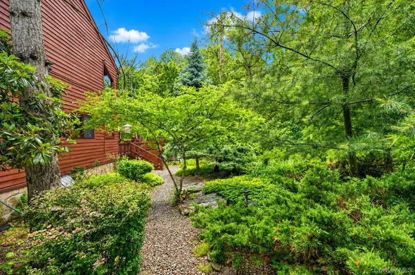 53 Meadowlark LN, Woodridge, NY 12789
