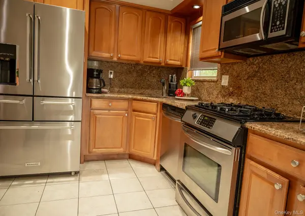 2104 157th ST, Whitestone, NY 11357