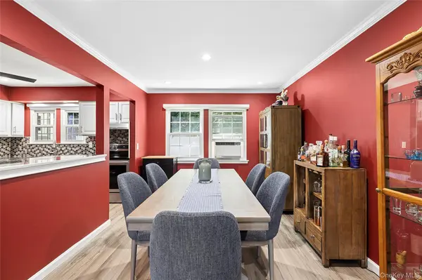 17 Harmony LN, Glen Cove, NY 11542