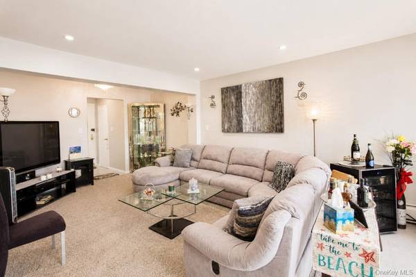 210 E Broadway #6L, Long Beach, NY 11561