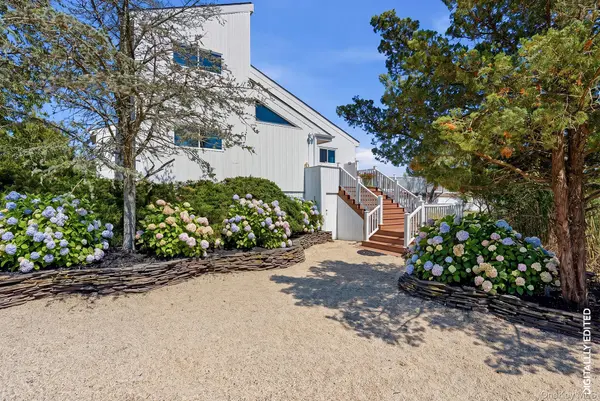 16 Meadow LN, Westhampton Beach, NY 11978